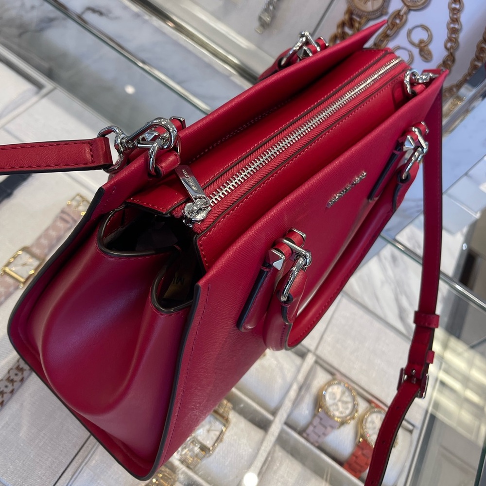 MICHAEL KORS Marilyn Medium Signature Logo Tote Bag
Dark Raspberry
NWT - Picture 7 of 16